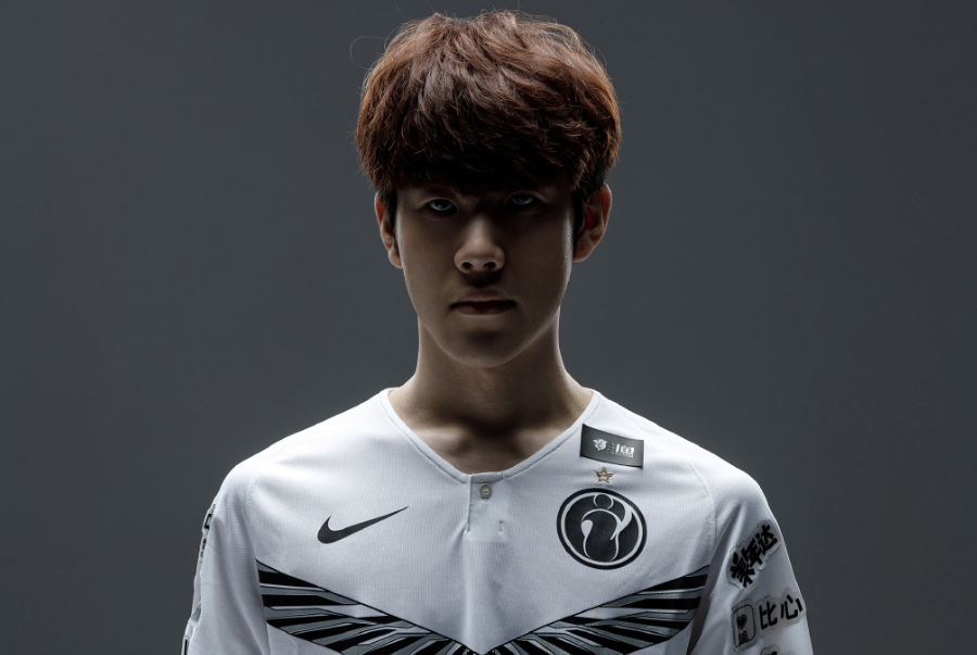 马卡：维尼修斯再遇克星巴列卡诺，客场作战还未取得进球