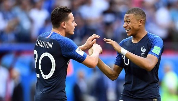 由此形成的 由此形成的